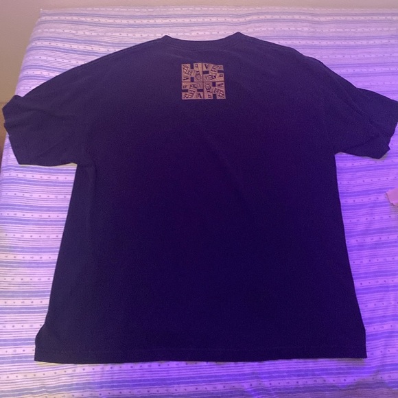 Men’s Size XL Gold And Black Hawaii’s Finest Short Sleeve Tee - Picture 2 of 2